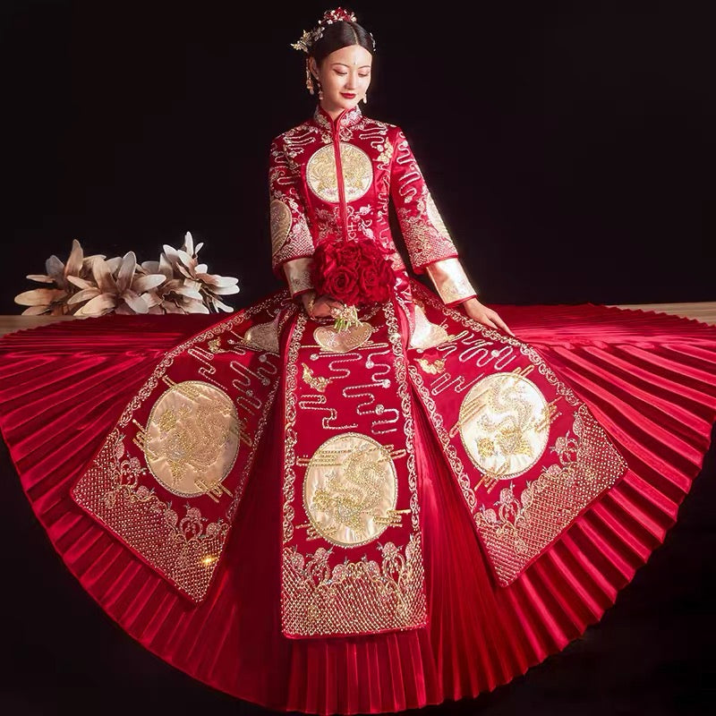 Wedding Qun Kua 龍鳳卦/秀禾服 for Bride with Golden Round Patch with Stunning Phoenix and Chinese Patterns Embroidery