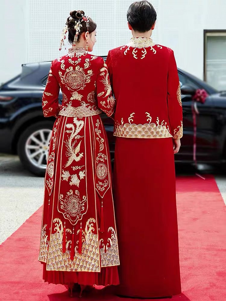 Wedding Qun Kua 龍鳳卦/秀禾服 for Bride with Golden Neckline Patch and Stunning Phoenix