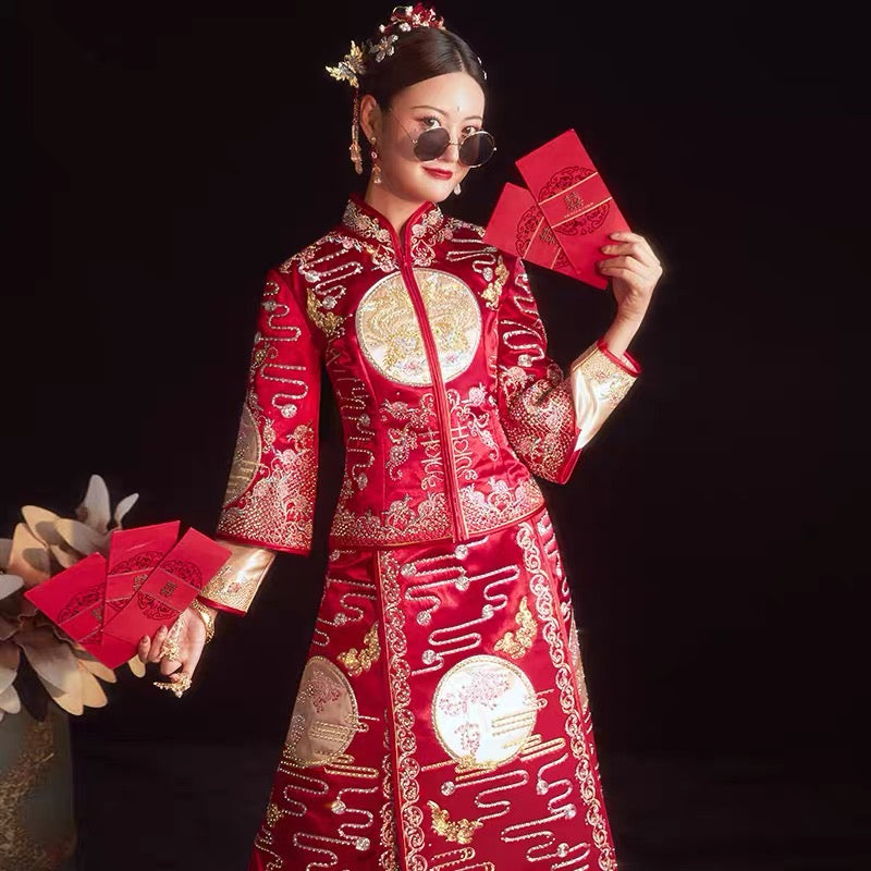 Wedding Qun Kua 龍鳳卦/秀禾服 for Bride with Golden Round Patch with Stunning Phoenix and Chinese Patterns Embroidery
