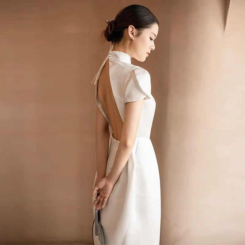 Simple Luxurious White Qipao with Modern Slit