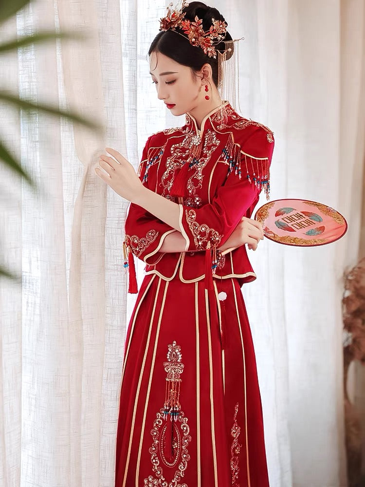 Wedding Qun Kua 龍鳳卦/秀禾服 for Bride with Simple & Beaded Design