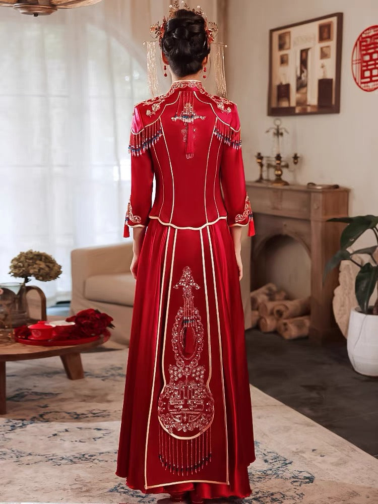 Wedding Qun Kua 龍鳳卦/秀禾服 for Bride with Simple & Beaded Design