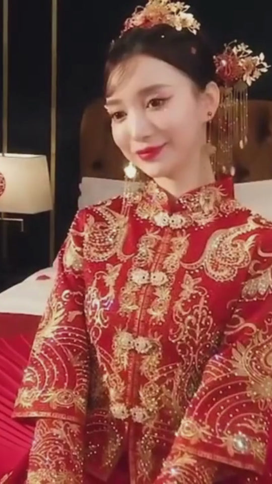 Scarlet Red Wedding Qun Kua 龍鳳卦/秀禾服 for Bride with Mixed Golden Oriental and Phoenix Embroidery