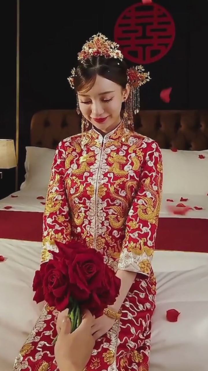 Wedding Qun Kua 龍鳳卦/秀禾服 for Bride with White and Gold Phoenix Embroidery