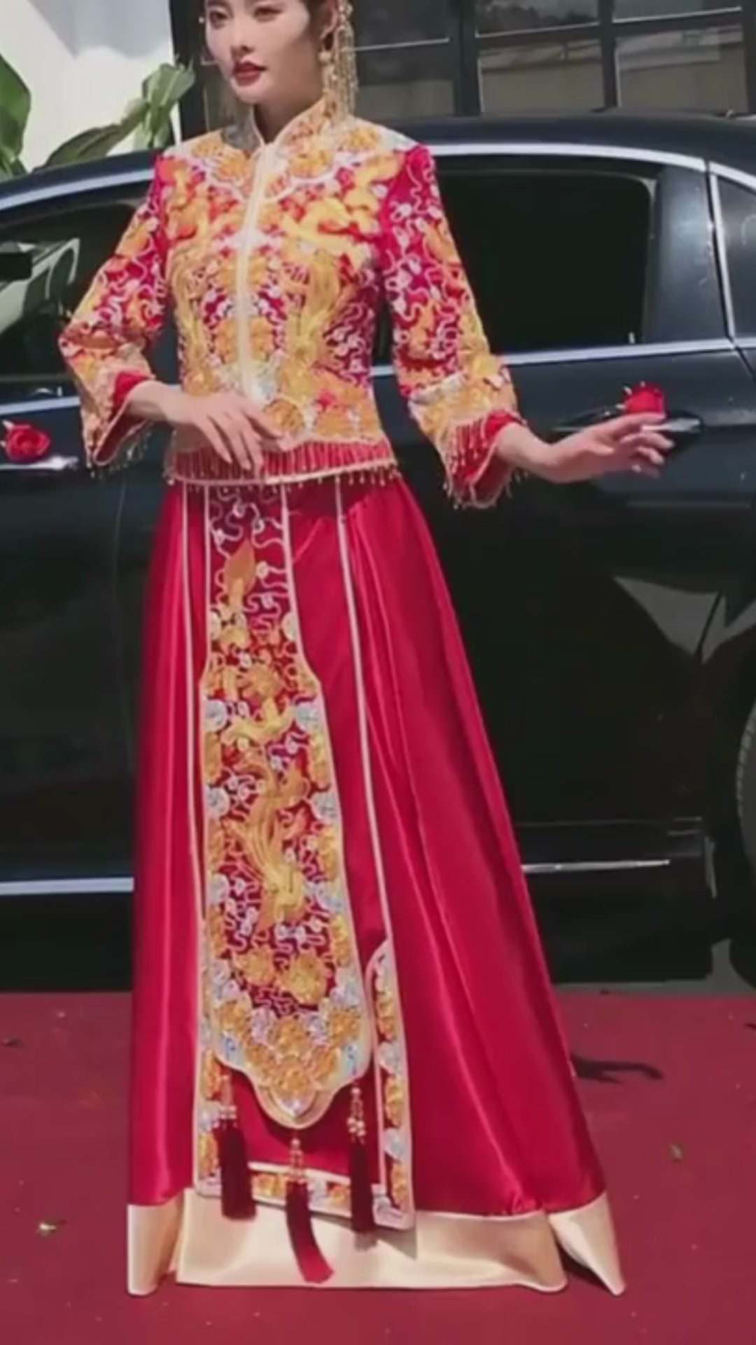 Coat and Skirt Wedding Qun Kua 龍鳳卦/秀禾服 With Golden Pattern for Bride in Elegant Red Color