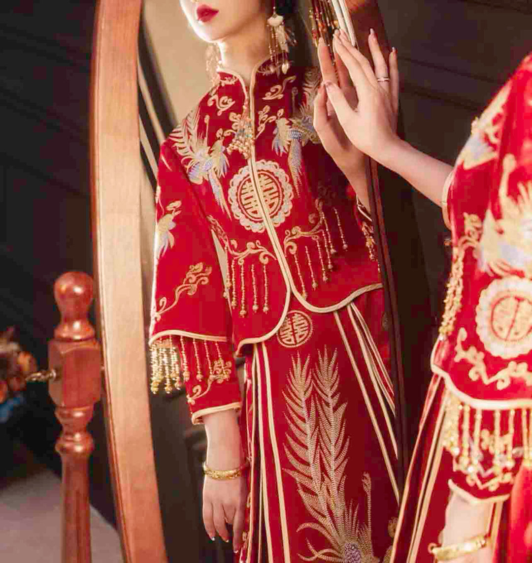 Beaded Coat and Skirt Wedding Qun Kua 龍鳳卦/秀禾服 for Bride in Elegant Red Color
