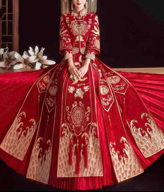 Wedding Qun Kua 龍鳳卦/秀禾服 for Bride with Golden Neckline Patch and Stunning Phoenix