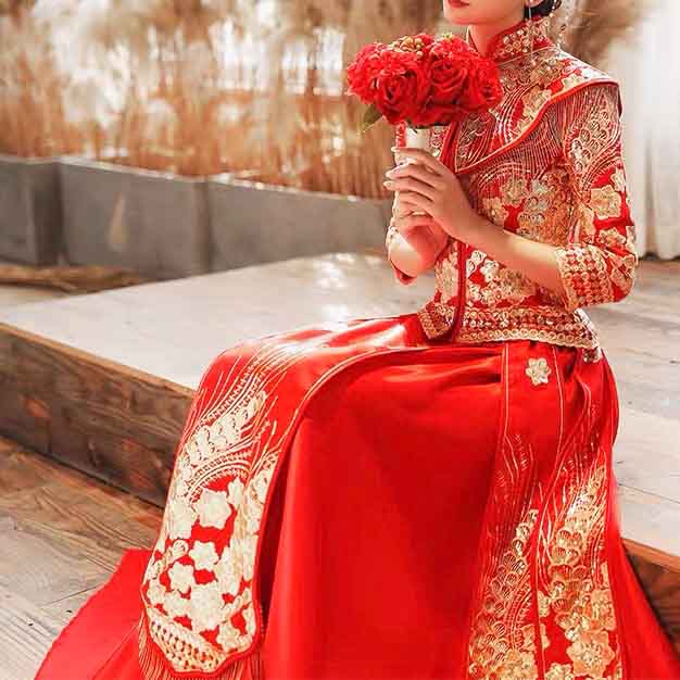 Wedding Kua 龍鳳卦/秀禾服 Qun Kua Cheongsam for Bride with Shiny Floral Embroidery